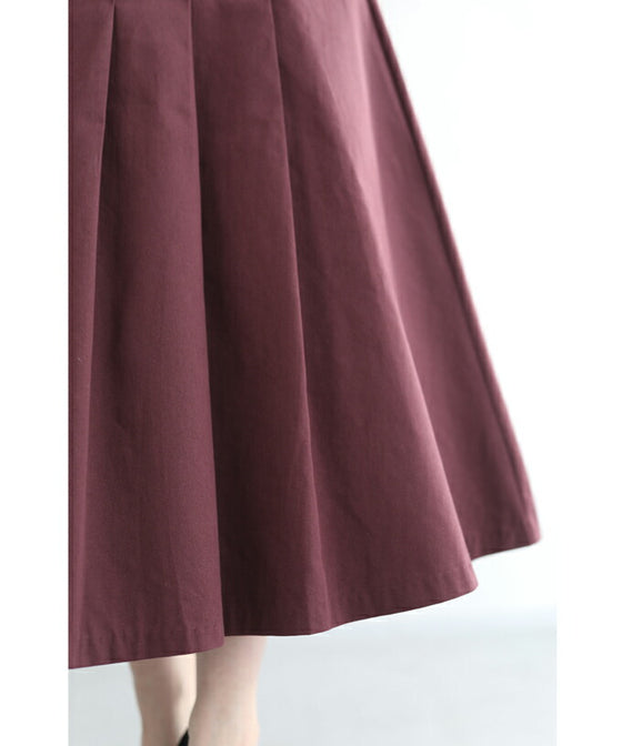 パールボタン連なるアシンメトリープリーツミディアムスカート