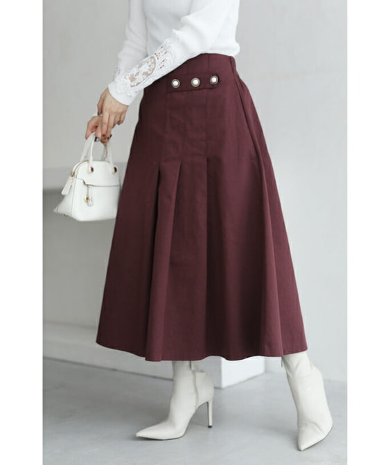 パールボタン連なるアシンメトリープリーツミディアムスカート