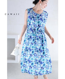  A cool and refreshing medium-length dress with floral patterns