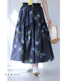  可憐な青い花のふんわりミディアムスカート